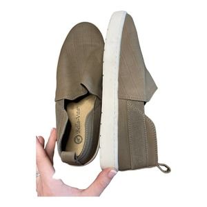 NWOT Bella Vita Slip On Sneakers US 9.5 Wide